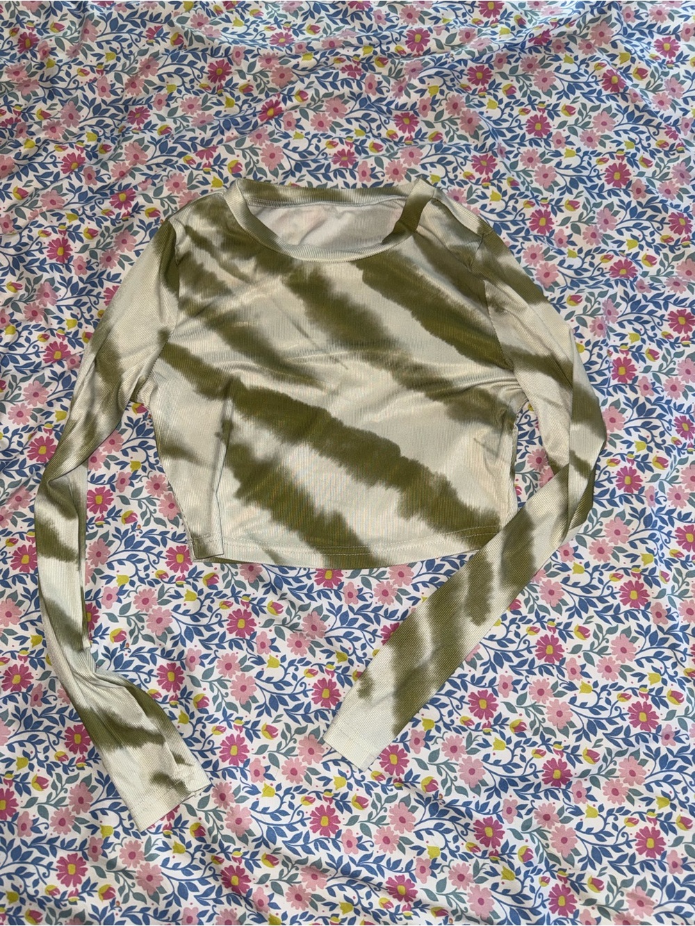 Women's Olive Tie-Dye Long Sleeve Crop Tee